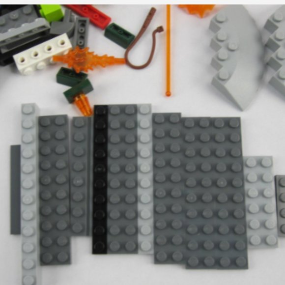 Lego Marvel Spider-Man Far From Home Molten Man Battle 76128 - Picture 3 of 3